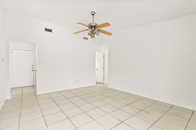 Foto del edificio - 7908 Peaceful Hill Ln
