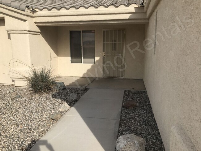 Building Photo - OPEN DESERT BACKYARD!