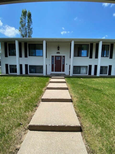 Silver Hills Apartments - 3837 Silver Lake Rd
