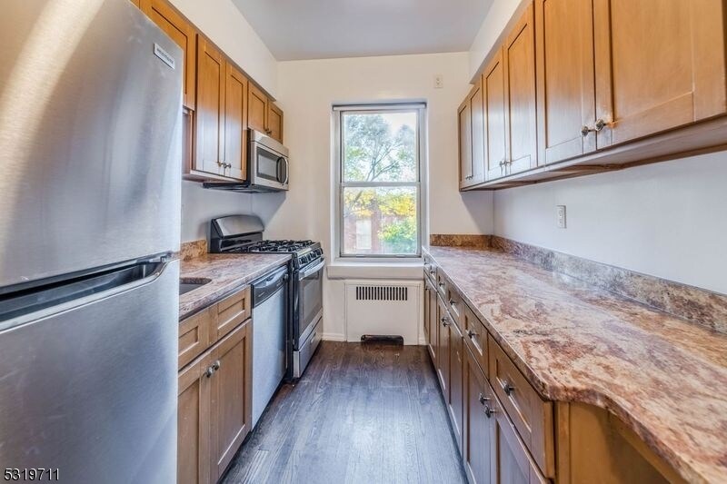 Primary Photo - 10 N Ridgewood Rd