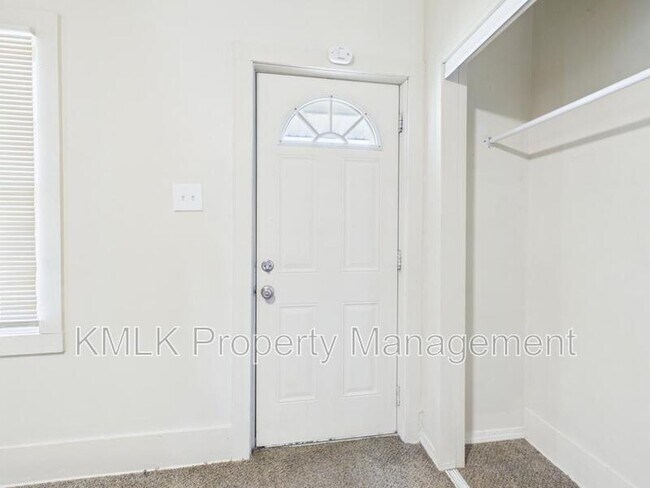 Building Photo - 534 Gage St