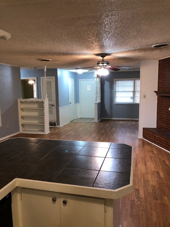 Building Photo - Spacious 4-Bedroom Home with Sunroom Available for Summer 2026 Pre-Lease