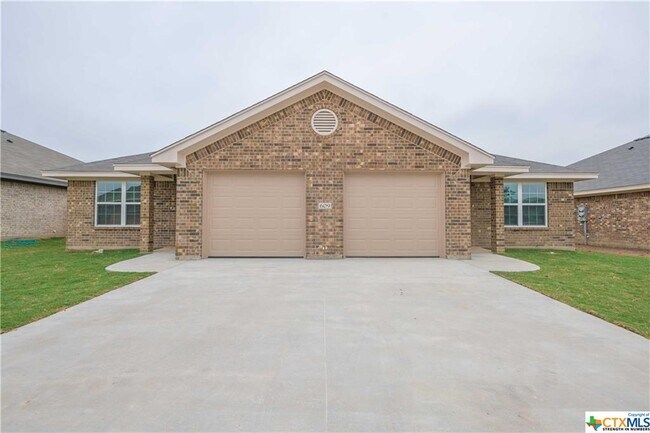 Building Photo - 609 Lost unit B Trl