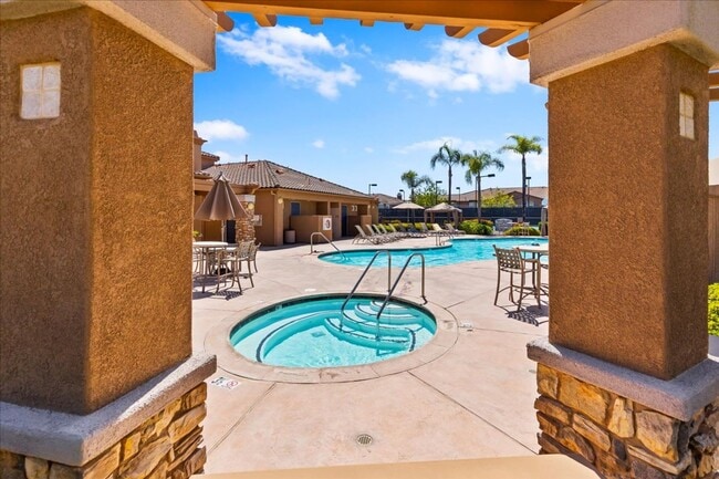 Building Photo - $3,456 - 2 Bed / 2 Bath Stunning Corner Un...