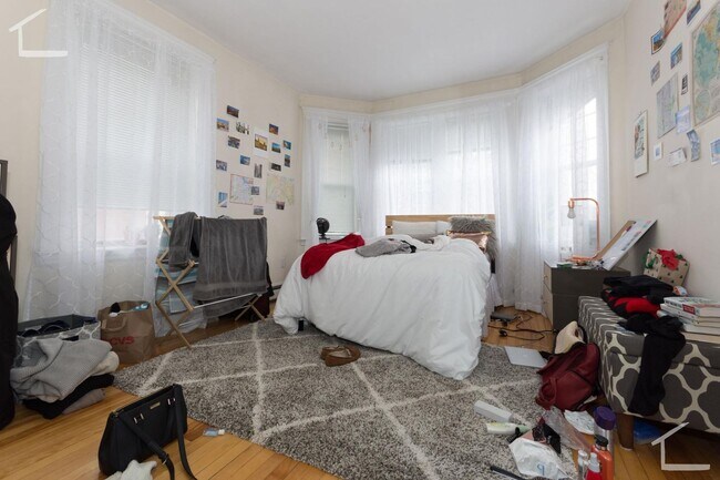 Foto del edificio - AWESOME 3BED 2 BATH IN BROOKLINE!!!