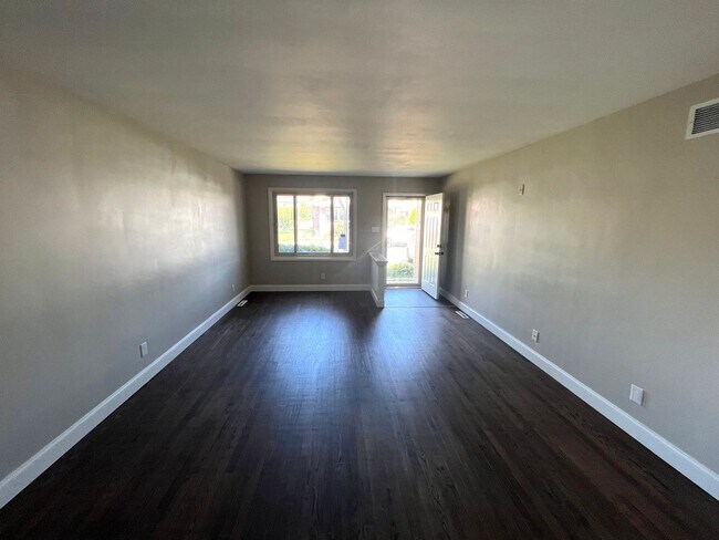 Foto del edificio - Stunning 3 Bed 1.5 Bath ranch available for rent in East Allentown