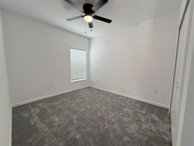 Building Photo - 5750 Gingham Dr