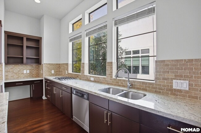 Building Photo - 1706 Alamo St