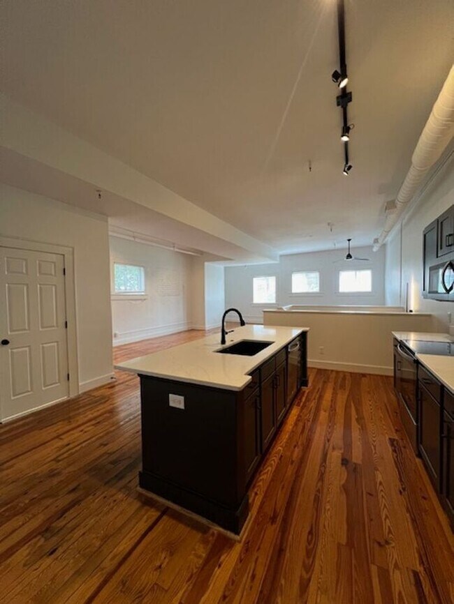 Foto del edificio - Updated 1 Bedroom apartment in the Histori...