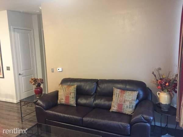 Foto principal - 1330 Shore District Dr