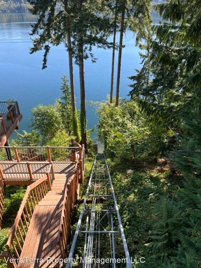 Building Photo - 1 br, 1 bath House - 2140 W. Lk. Sammamish...