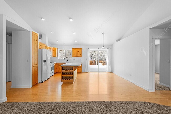 Foto del edificio - Northeast 3 BR - 2 BA Single-level Home w/ large Backyard