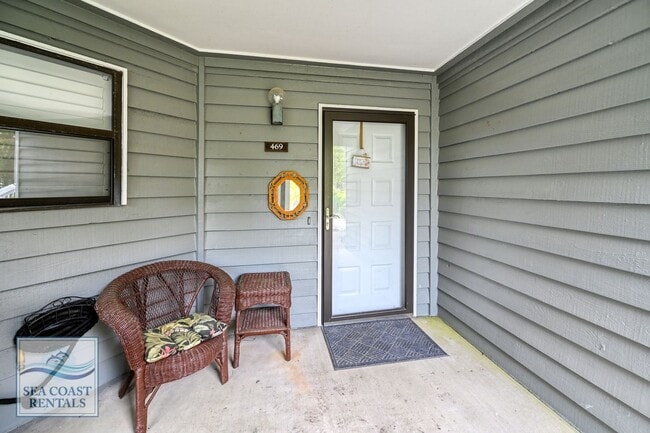 Building Photo - 710 Azalea Dr