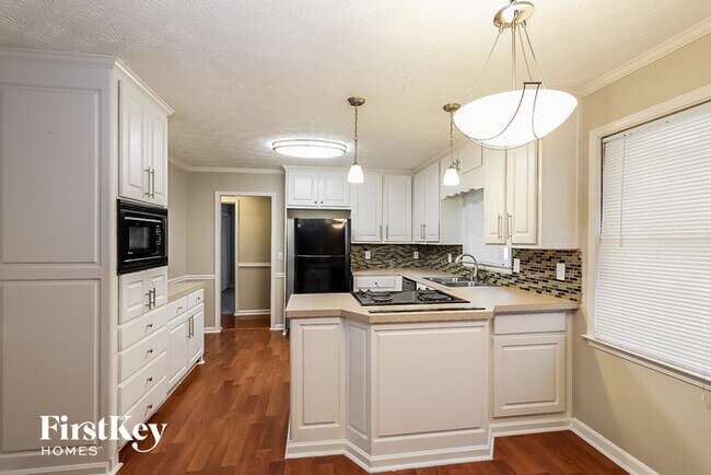 Building Photo - 600 Inglenook Dr SW