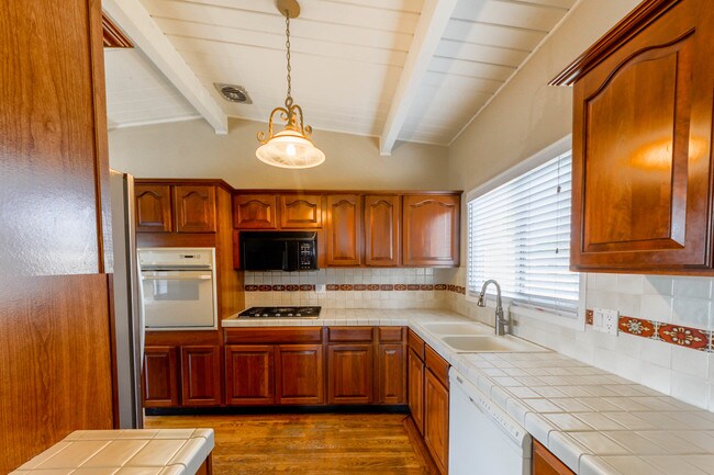 Building Photo - 2038 Harrison Ave