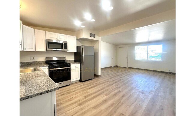 Building Photo - 3042 N Sparkman Blvd