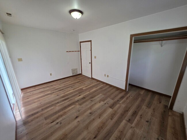 Foto del edificio - 3 Bedroom / 1.5 Bath Home in Lake Station