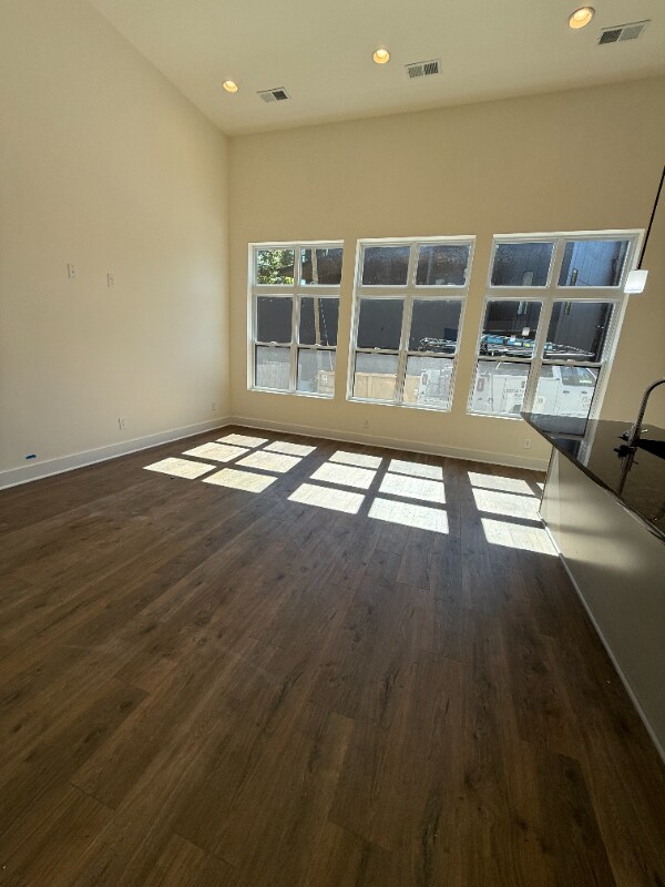 Foto del edificio - 3133 Long Blvd