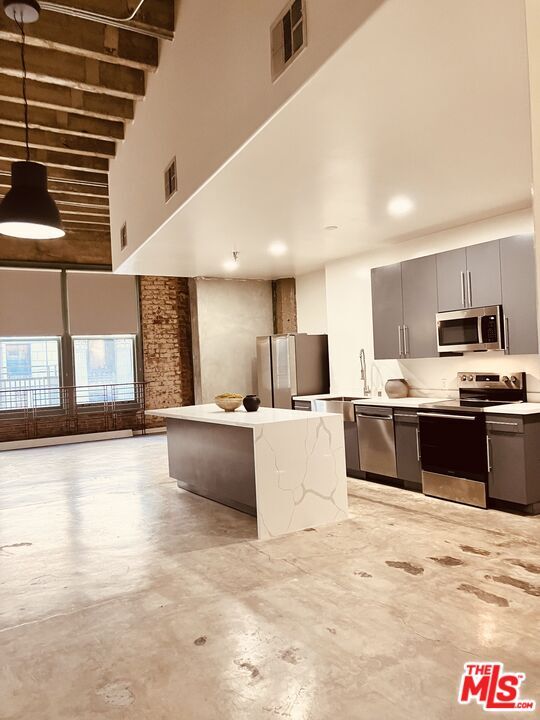 Building Photo - 711 S Olive St