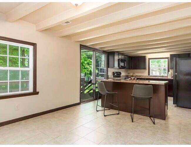 Foto del edificio - 7825 Flint Rd