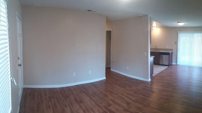 Foto del edificio - 4221 Kingsbury Pl