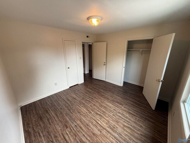 Foto del edificio - 605 Adele St