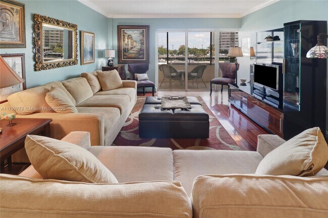 Foto del edificio - 220 Kings Point Dr