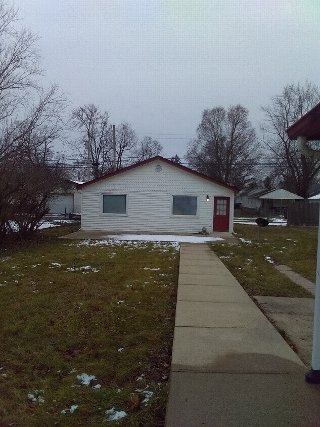 Primary Photo - 207 E Main St