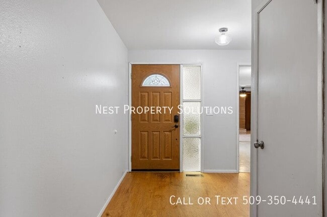 Building Photo - 603 N Crestview Dr