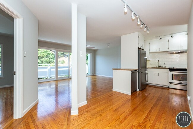 Building Photo - Mid-Century Gem with Iconic Views in Coron...