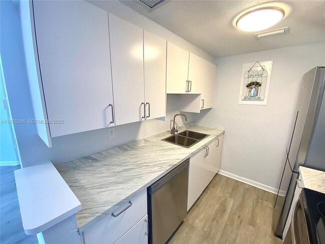 Foto del edificio - 1185 Marseille Dr