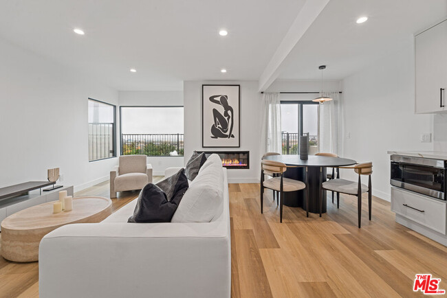 Foto del edificio - 3305 Ocean Front Walk