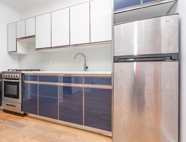 Foto del edificio - 751 DeKalb Ave