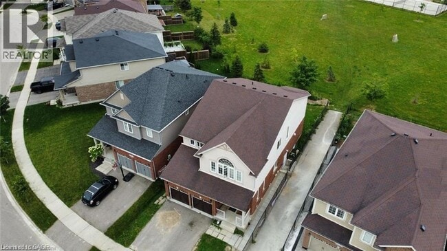 Building Photo - 402 Bamberg Crescent