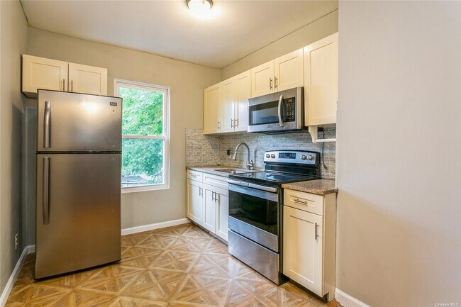 Foto del edificio - 1340 Teller Ave