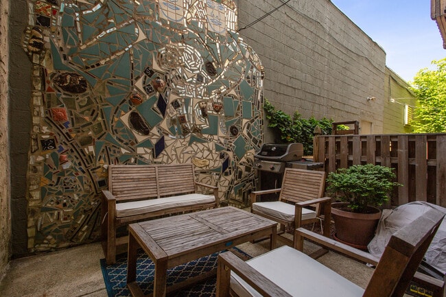 Building Photo - 826 Kater St