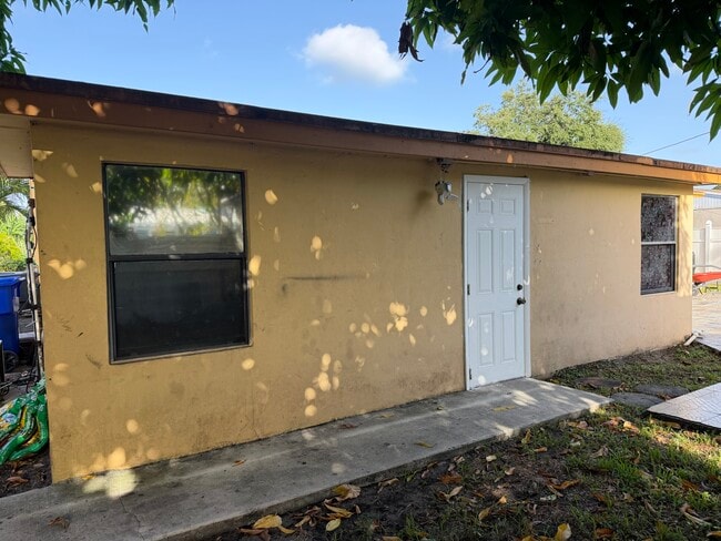 Building Photo - 1601 SW 63rd Ter