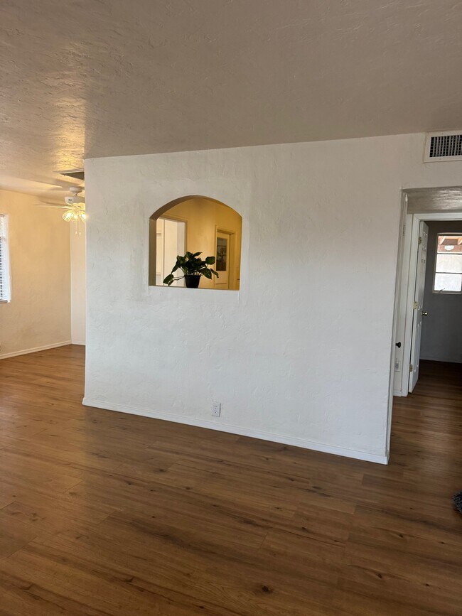 Foto del edificio - 1540 E Miles St