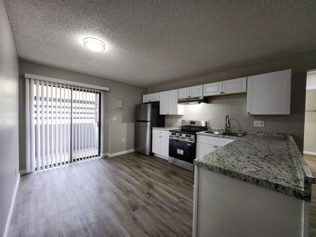 Foto del edificio - 2922 Straus Ln