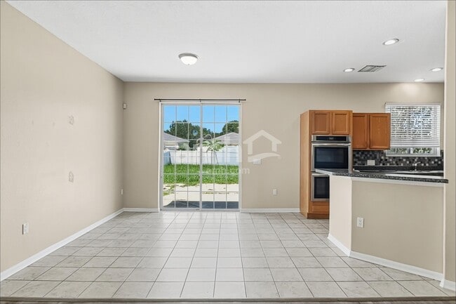 Building Photo - 11112 Silver Fern Way