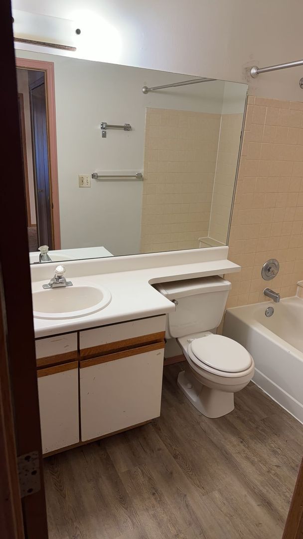 Foto del edificio - 6430 McNichols Ct