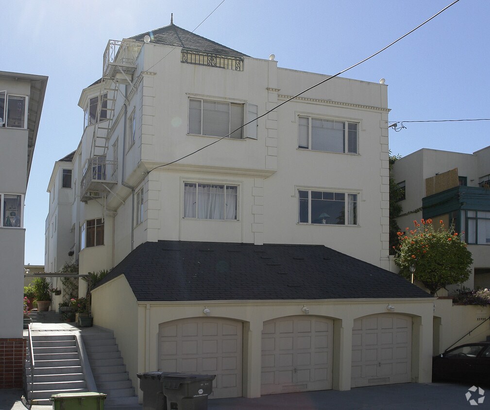 Primary Photo - 486-492 Merritt Ave