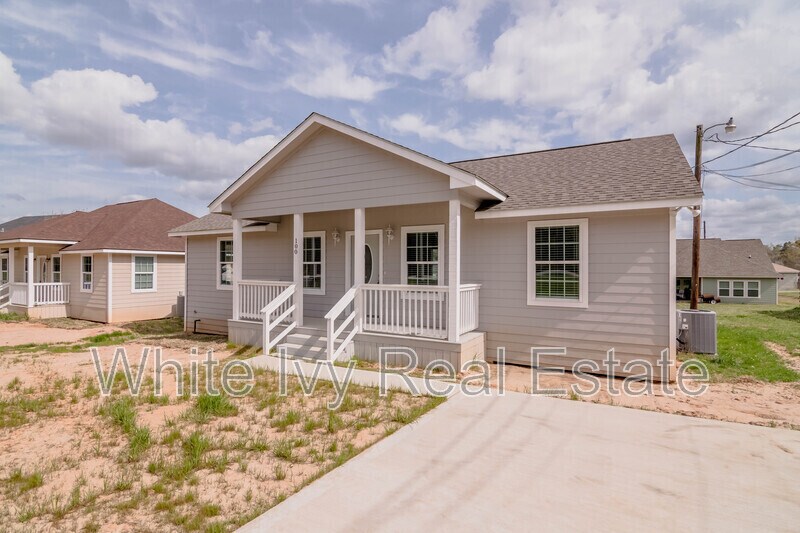 Foto del edificio - 100 Shorewood Dr