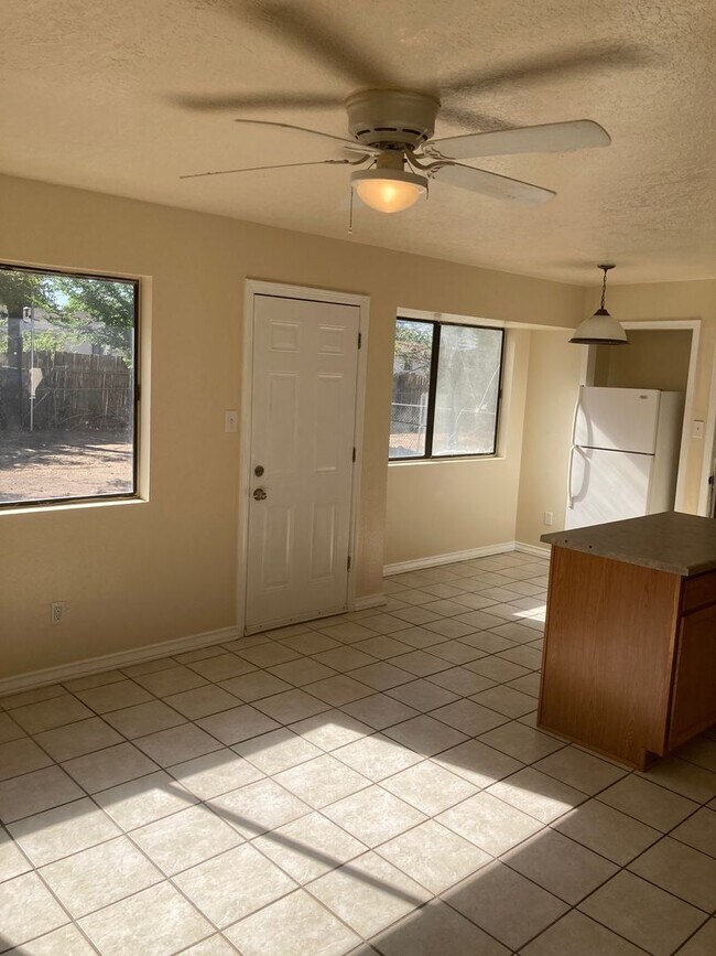 Foto del edificio - Spacious Home with Great Potential in Southwest Albuquerque