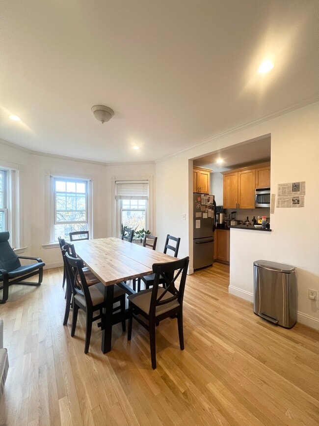 Building Photo - 57 Magazine St