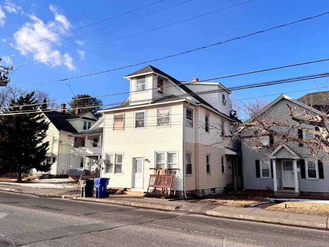 Foto del edificio - 130 N Elm St