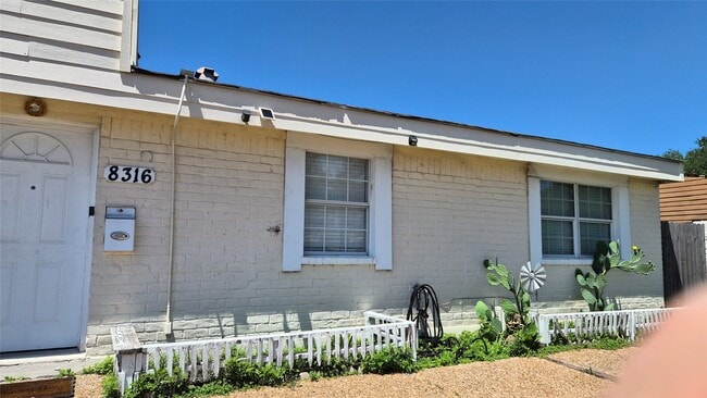 Building Photo - 8316 Beechnut St