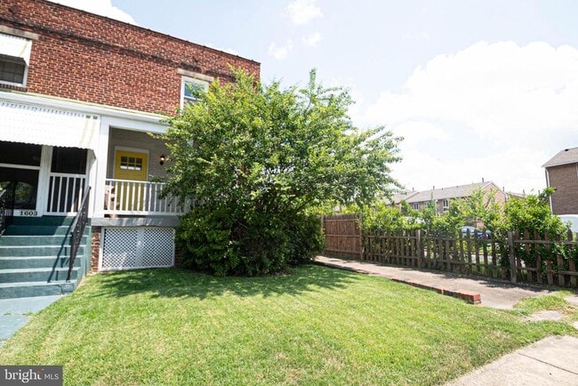 Building Photo - 1601 Boyle St