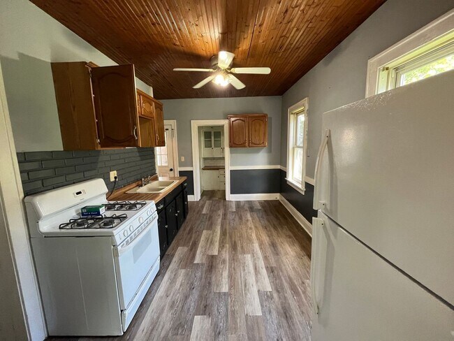 Building Photo - 4 bed 1.5 bath Single Family Home in Wausau!