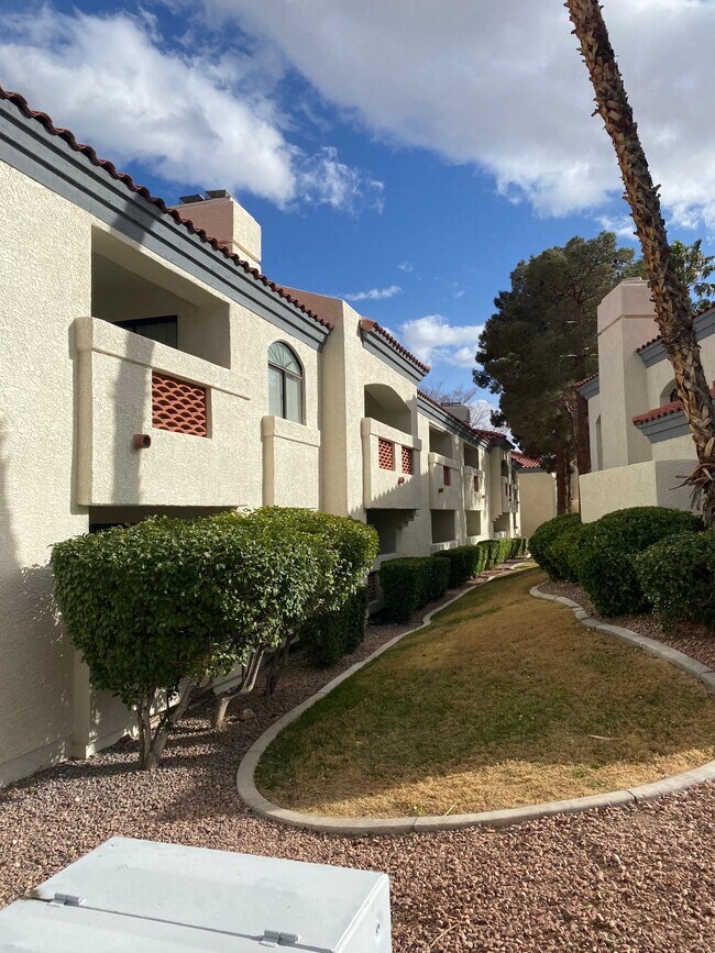 Foto del edificio - 8455 W Sahara Ave